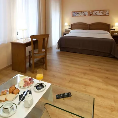Exe Astur Plaza فندق 3*