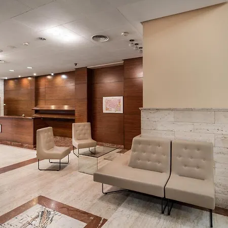 Exe Astur Plaza فندق أستورغا