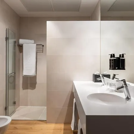 Exe Astur Plaza فندق 3*