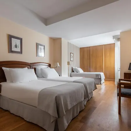 Exe Astur Plaza Hotel 3*