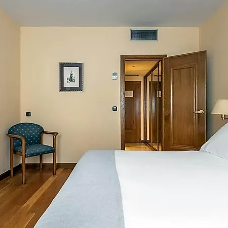 Exe Astur Plaza Hotel 3*