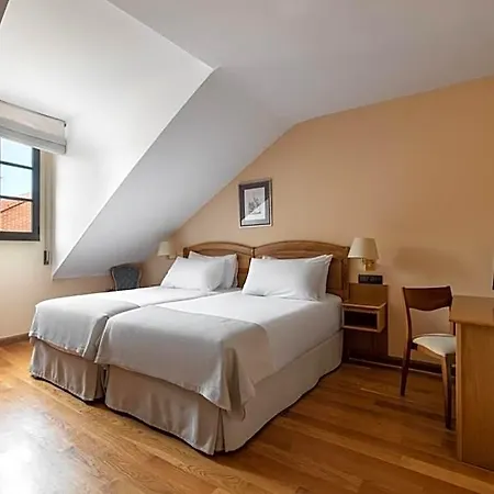 Exe Astur Plaza Hotel 3*